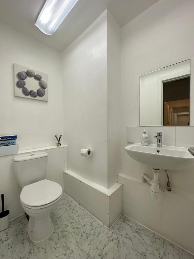 Bright, Warm & Cozy House In Harpurhey Apartment Manchester Exterior photo